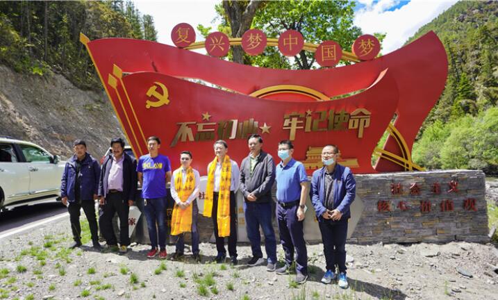 尊龙凯时集团党委书记、董事长任丁率队赴麻格同村推进对口帮扶工作