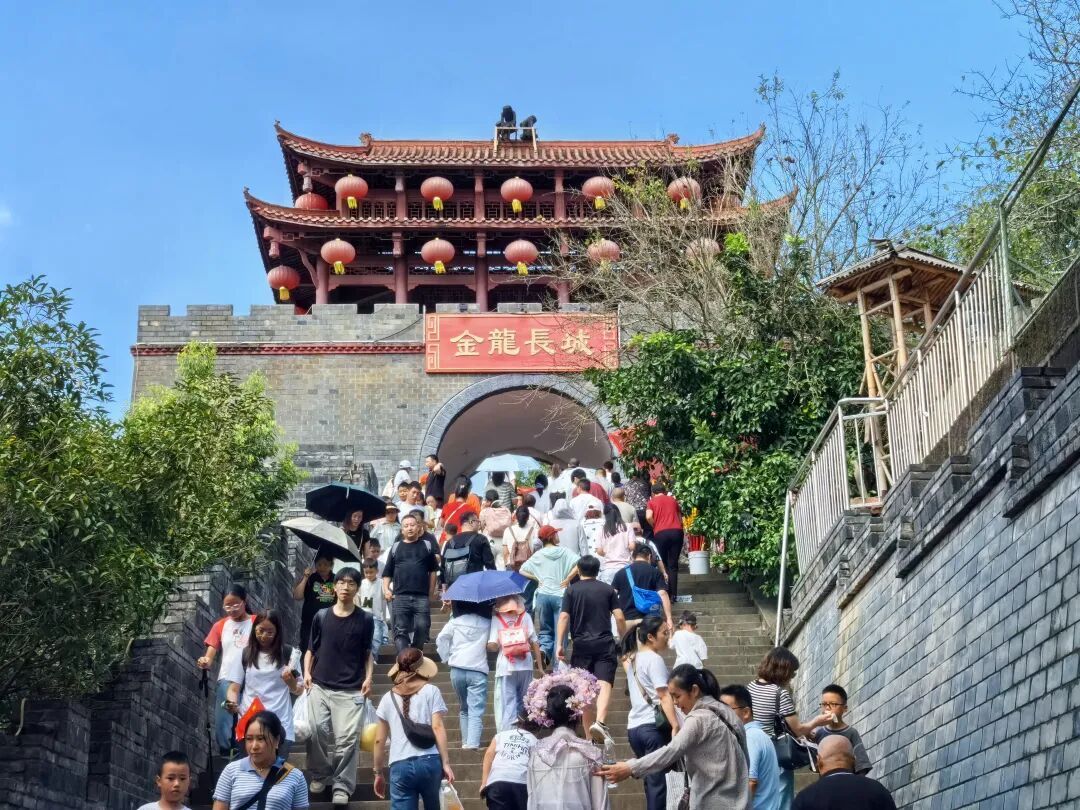 省尊龙凯时集团领导带队开展国庆、中秋“双节”安全检查并看望慰问一线干部职工